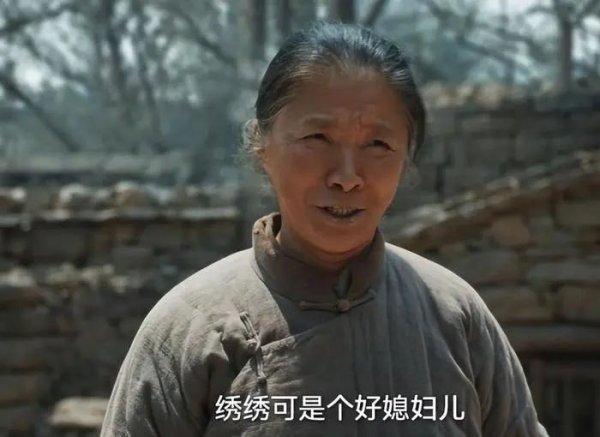 红太阳配资 被倪萍盛赞无人在意，《生万物》里和杨幂同框，她火出圈了